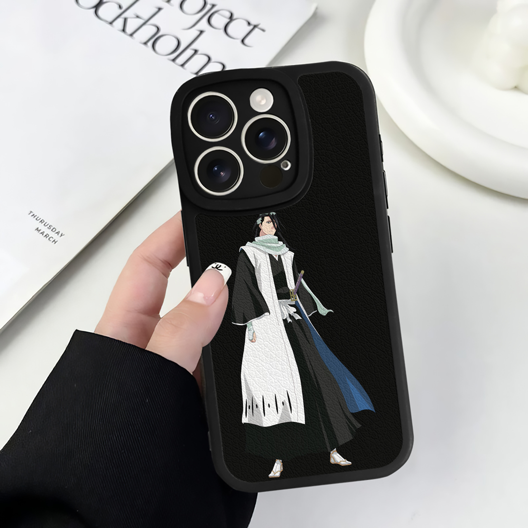 （画像用） ブリーチ くちき びゃくや BLEACH Kuchiki Byakuya 【iPhone 16シリーズ対応】シリコンスマホケース（レザー調） 材質：シリコン